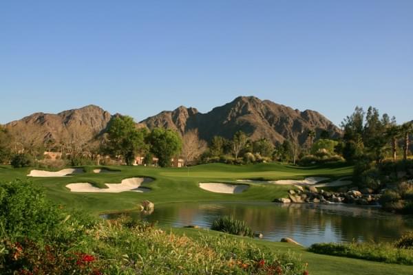 A par 3 on a Palm Springs resort desert golf course