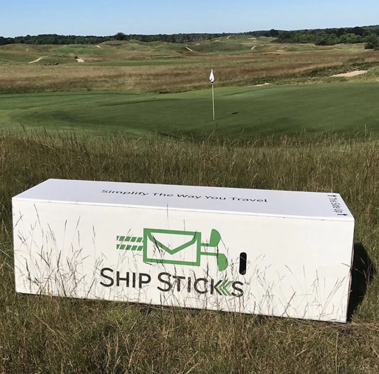 ship my golf clubs to Erin Hills