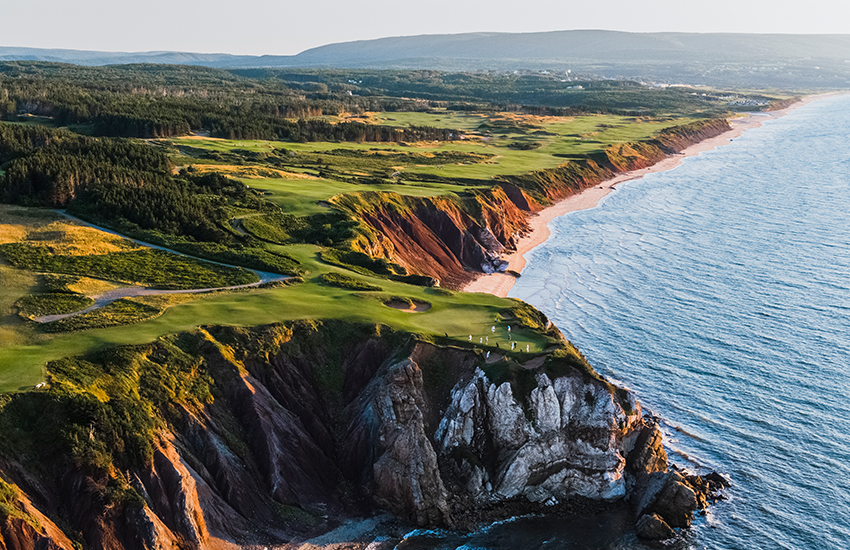 One of the best golf resort to play in Canada is Cabot Cape Breton in Inverness, Nova Scotia