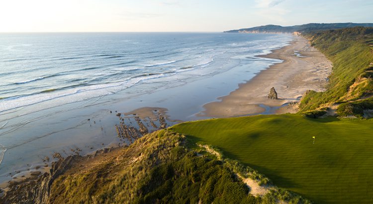 Breathtaking oceanfront golf courses to visit using Ship Sticks