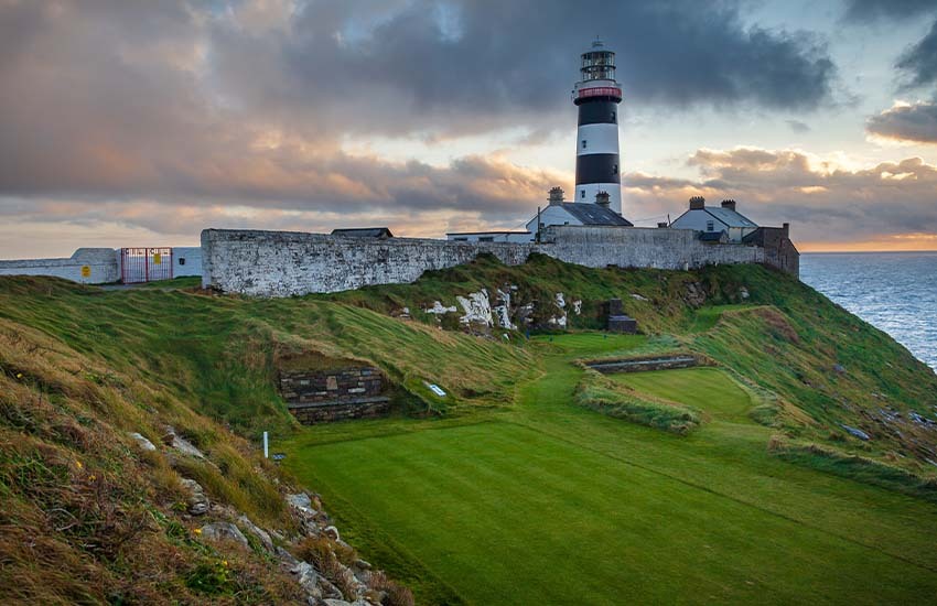 Golf course lighthouses