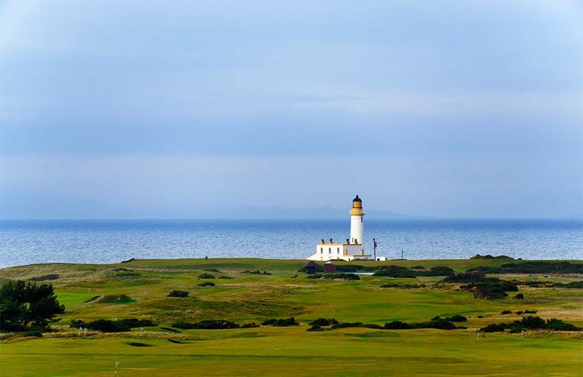 Golf course lighthouses