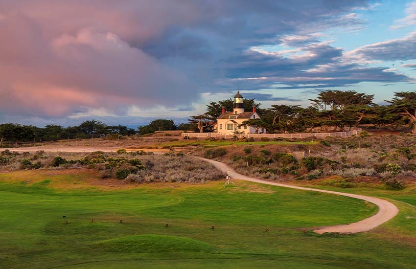 Golf course lighthouses